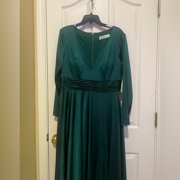 🌺Mac Duggal Gown - Picture 6 of 11